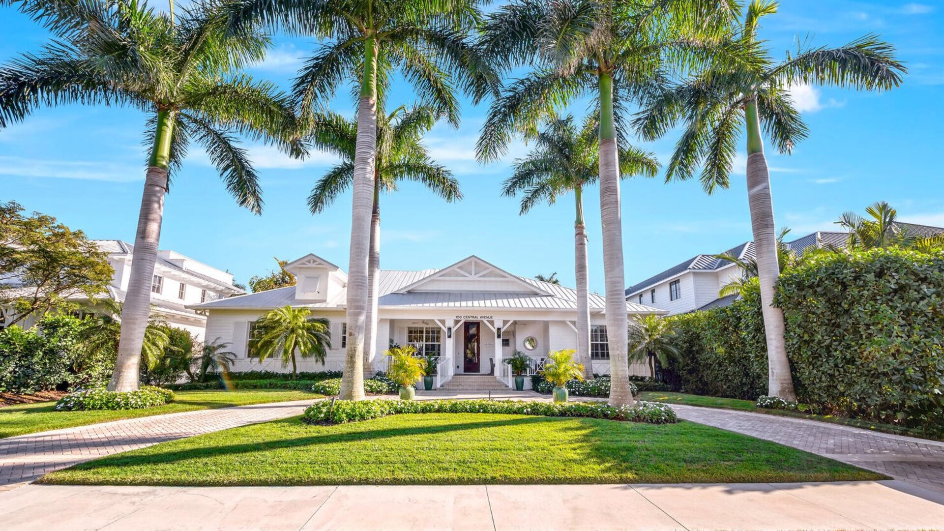 Metropolitan Manor | 150 Central Avenue in Naples, FL