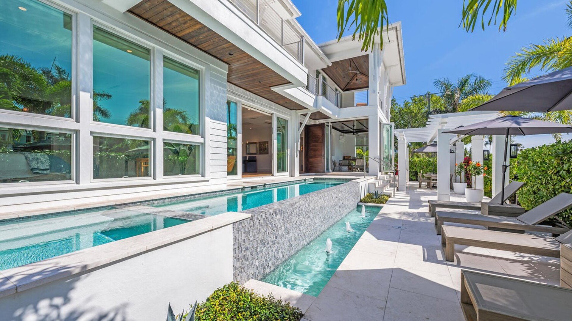 Élan Manor | 783 11th Avenue South in Naples, FL